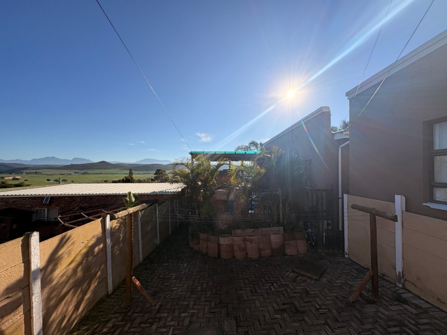 4 Bedroom Property for Sale in Fraaiuitsig Western Cape